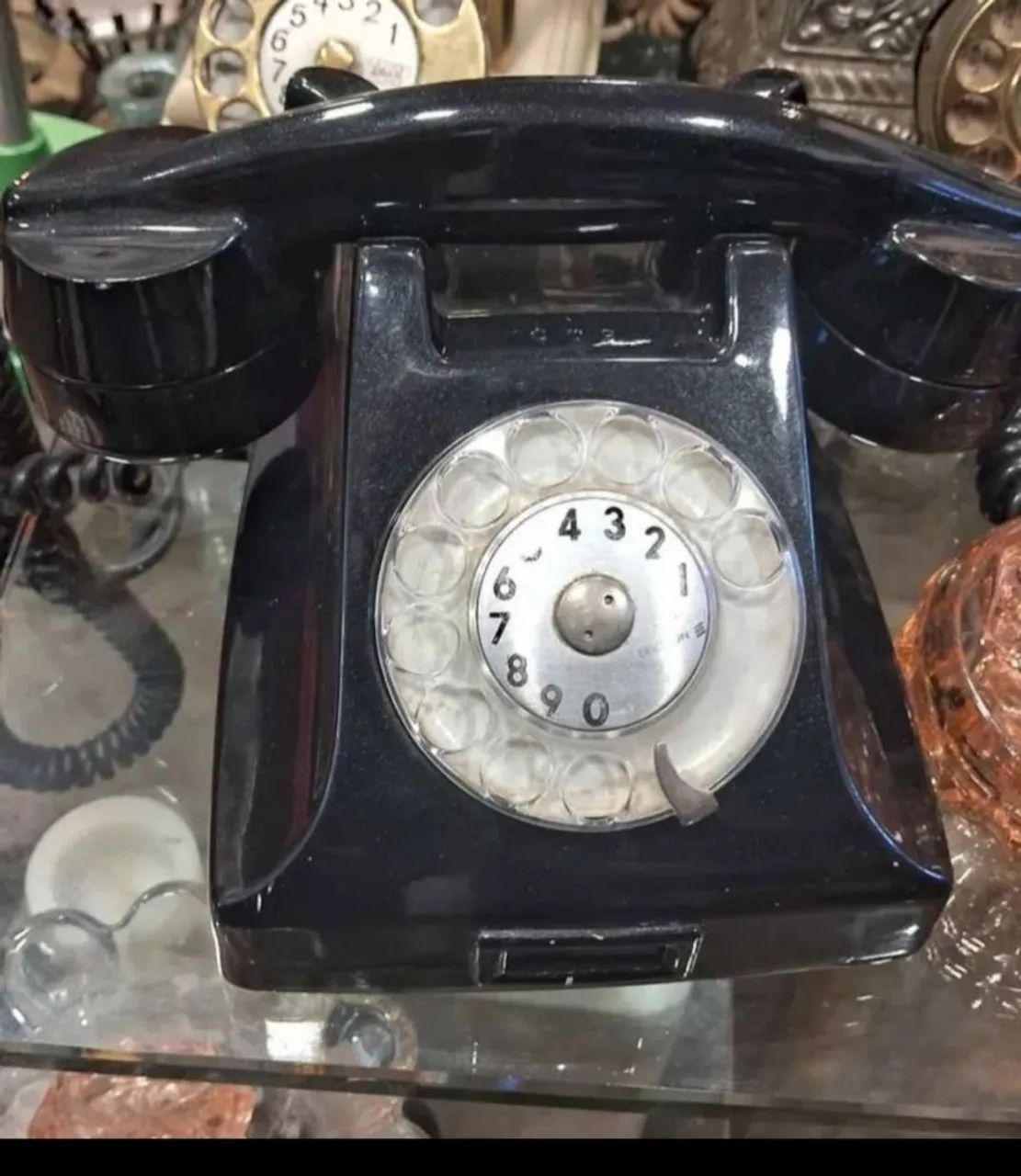 2 Telefones fixos em baquelite 