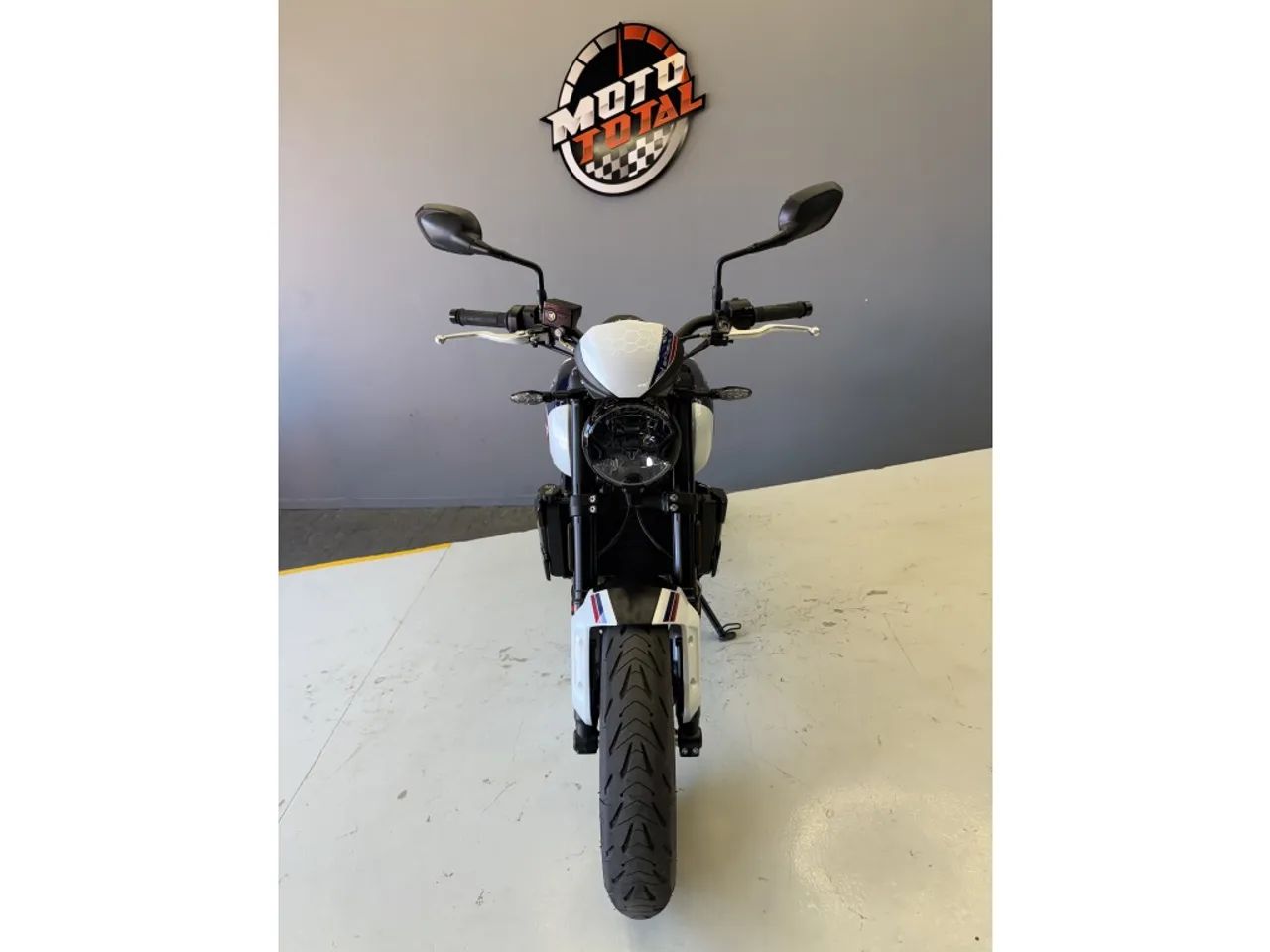 Triumph Trident 660 triple tribute 2025 - Foto 4