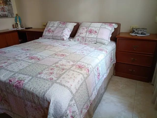 Móveis em madeira "mogno"para quarto casal com 2 mesas cabeceira e peça complementar. - Foto 2