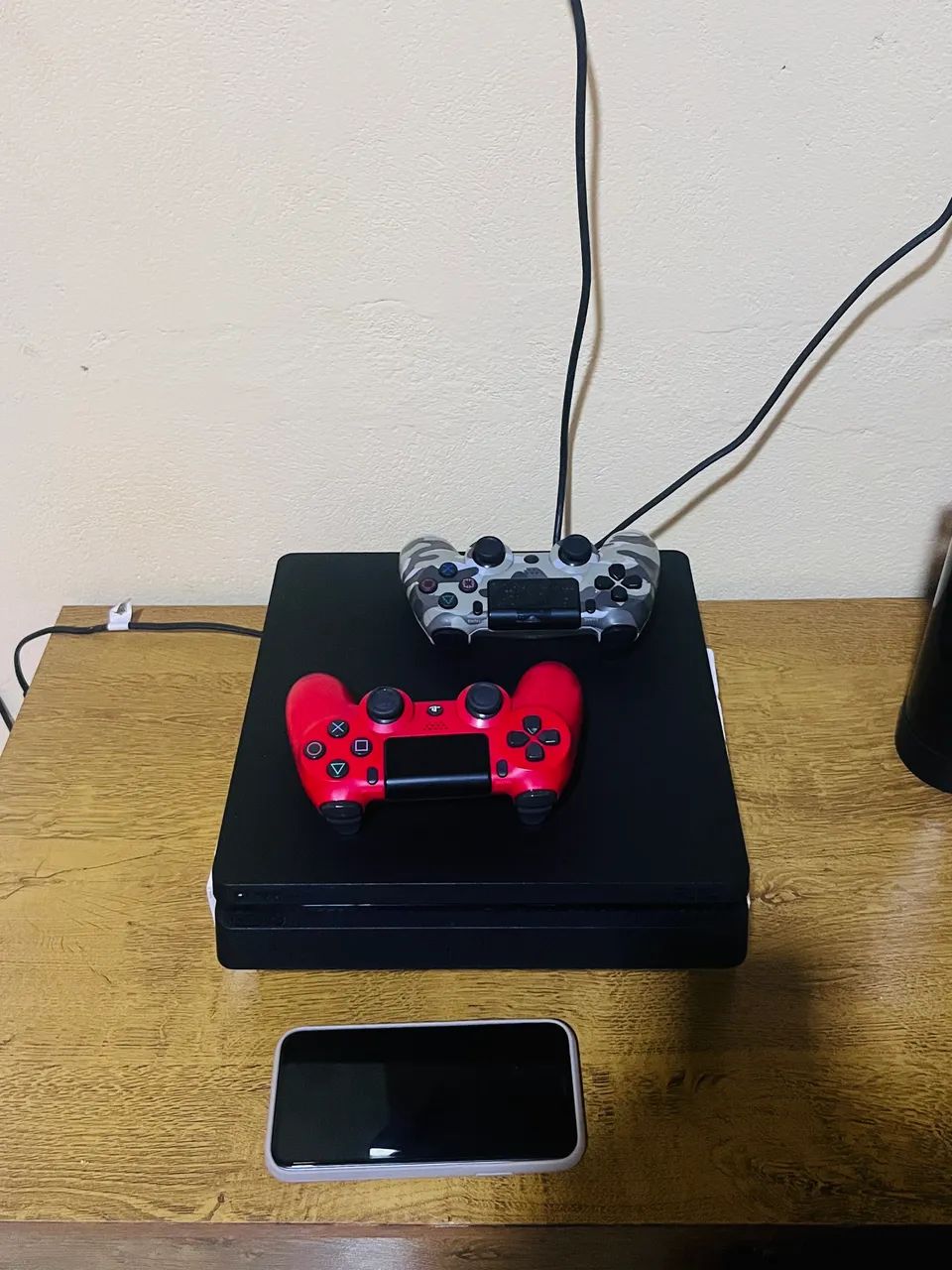 PS4 slim 1TB com 2 controles e 8 jogos  - Foto 2