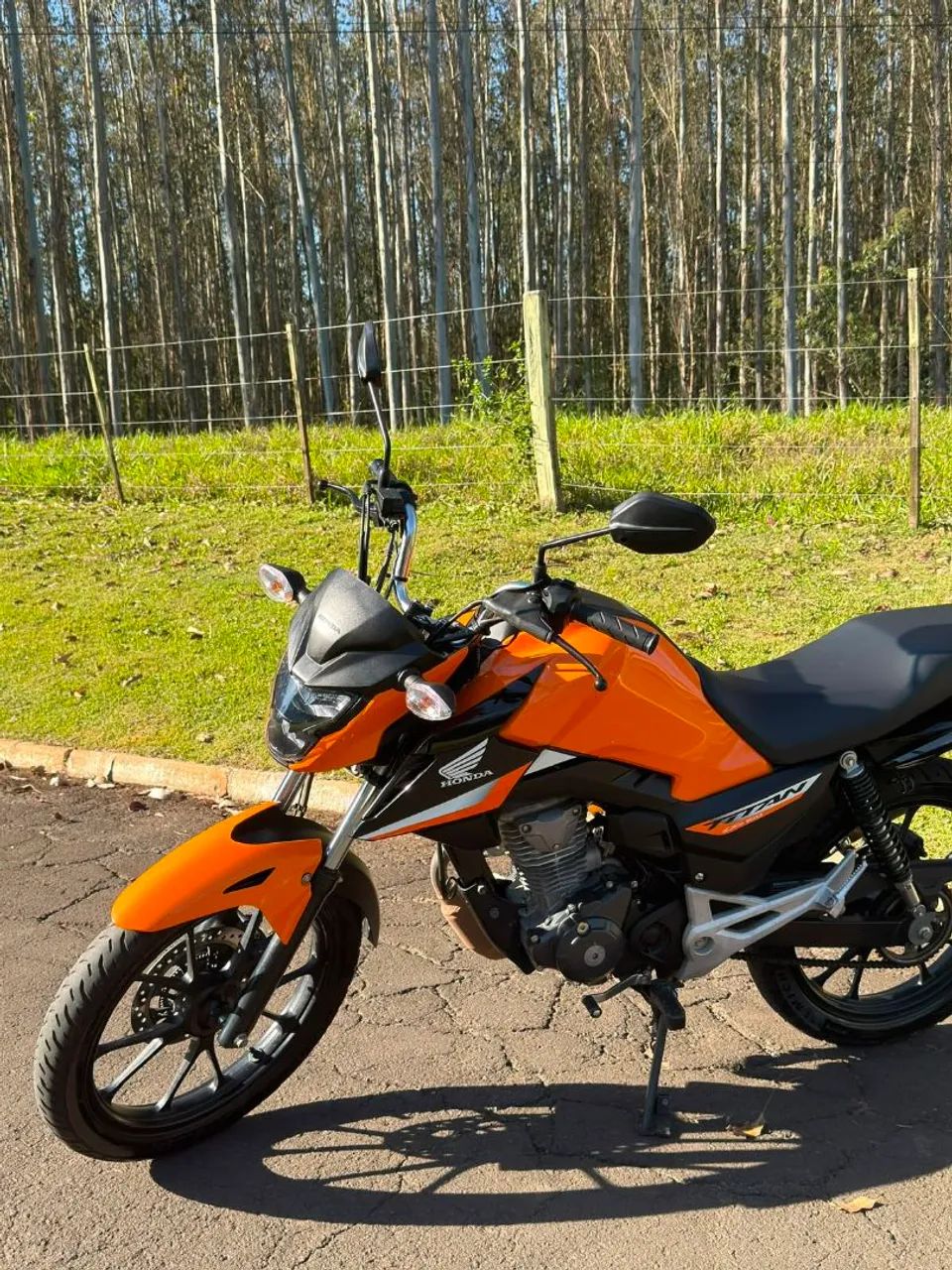 Vendo moto nova