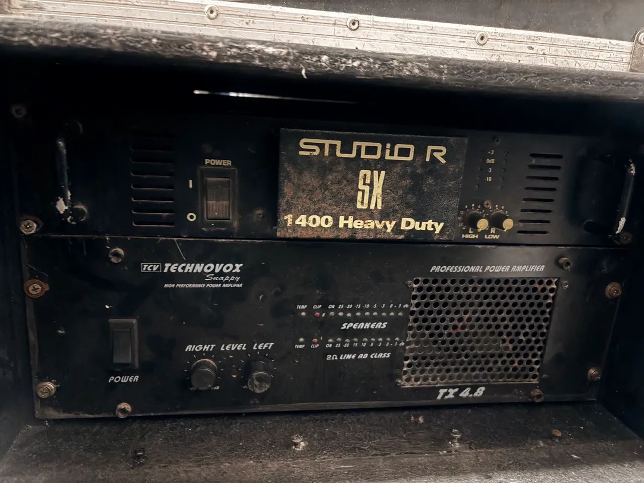 Par Amplificadores Studio R E Technovox.
