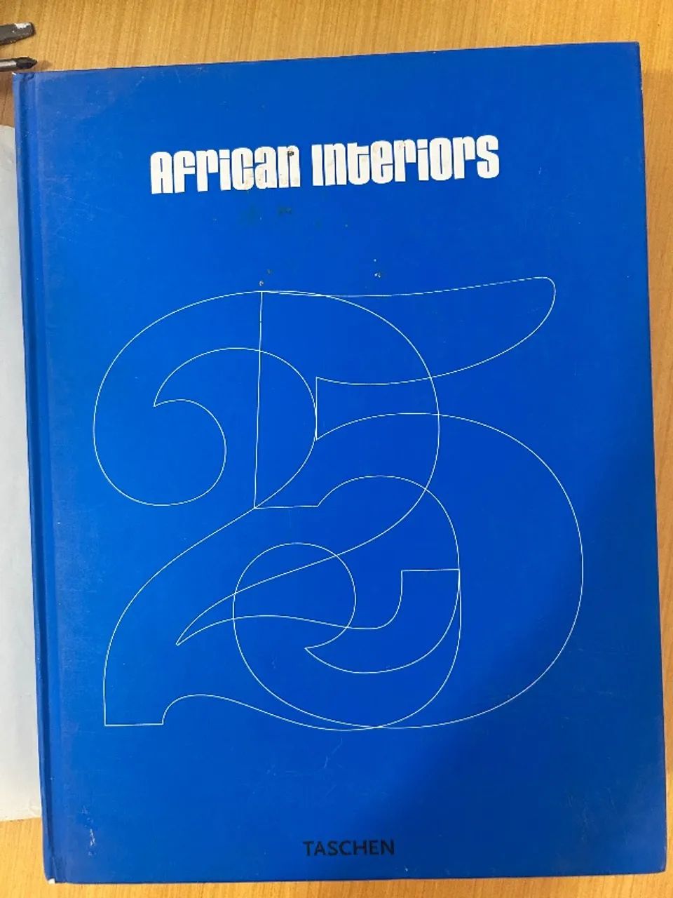 livro é African Interiors, da editora TASCHEN - Foto 2