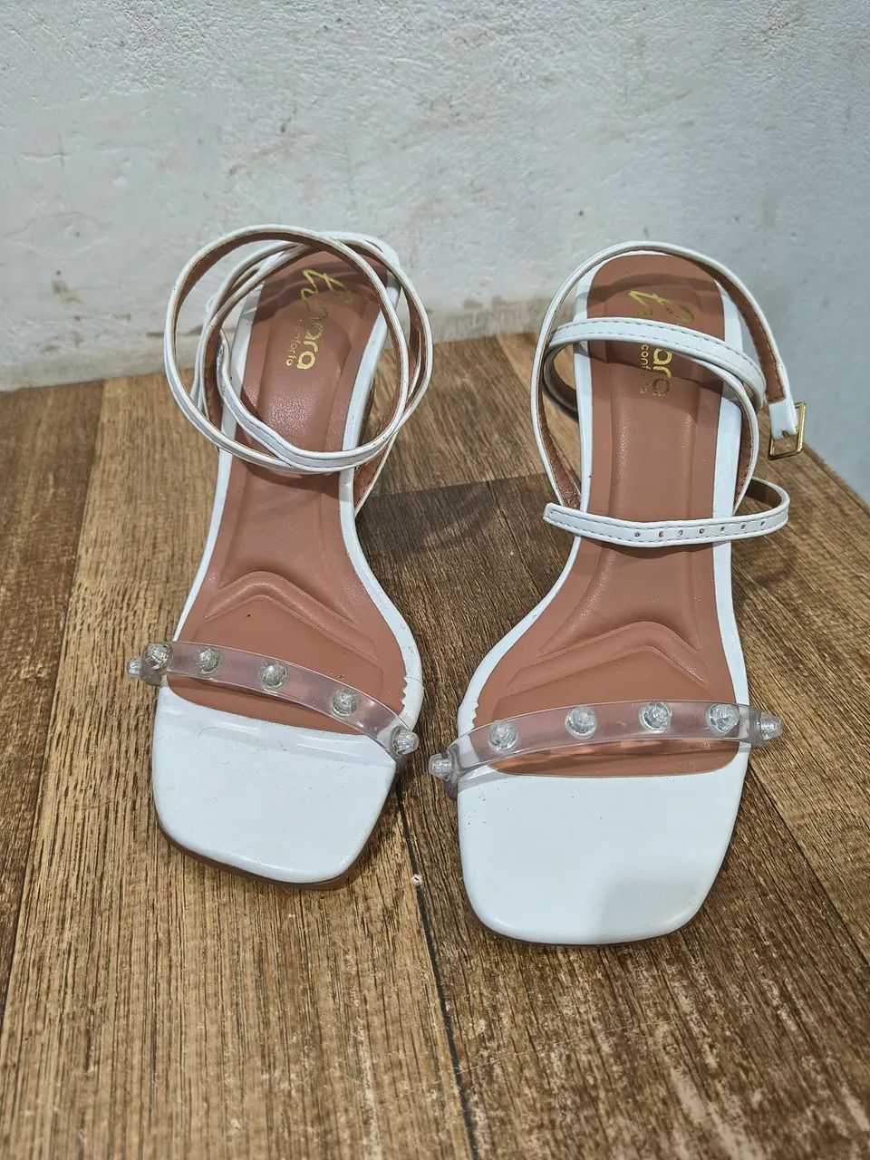 Sapato branco salto taça confortável  - Foto 2