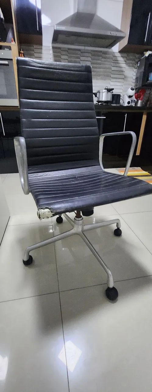 Antiga Cadeira Charles Eames Esterinha alta  - Foto 3