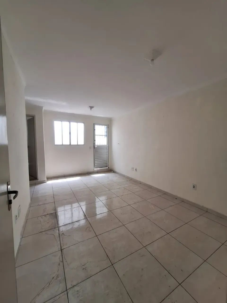SALA COMERCIAL EM FRENTE AO ASSAI DE GUAIANASES - Foto 3