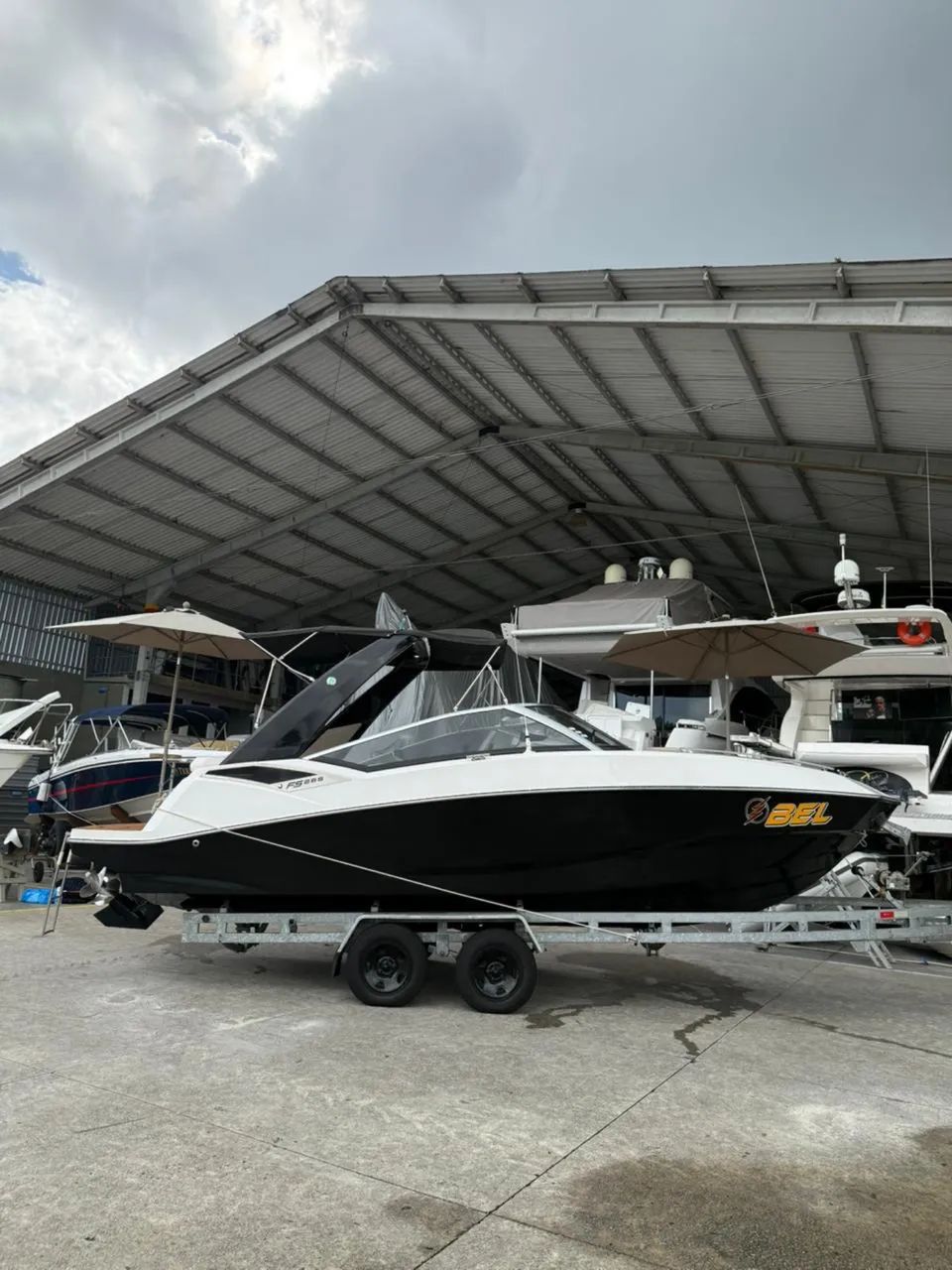 Lancha Fs 265 impecável 