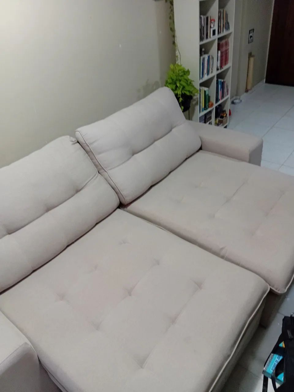 Sofá Retrátil 4 lugares Semi Novo - Foto 3
