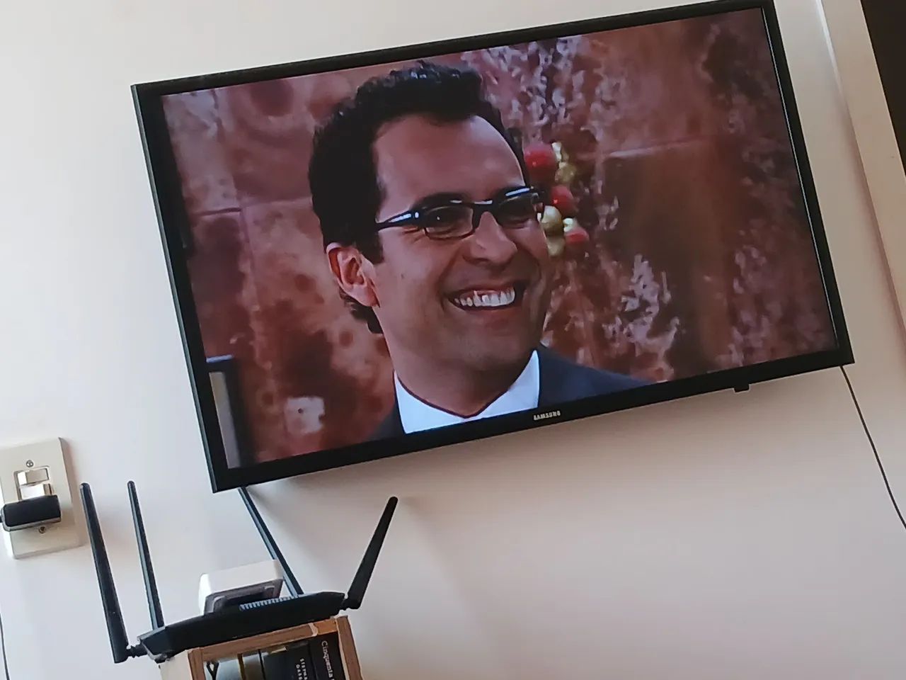 Smart TV Samsung 32" - Estado de Nova (Netflix, YouTube, HBO Max) - Foto 2