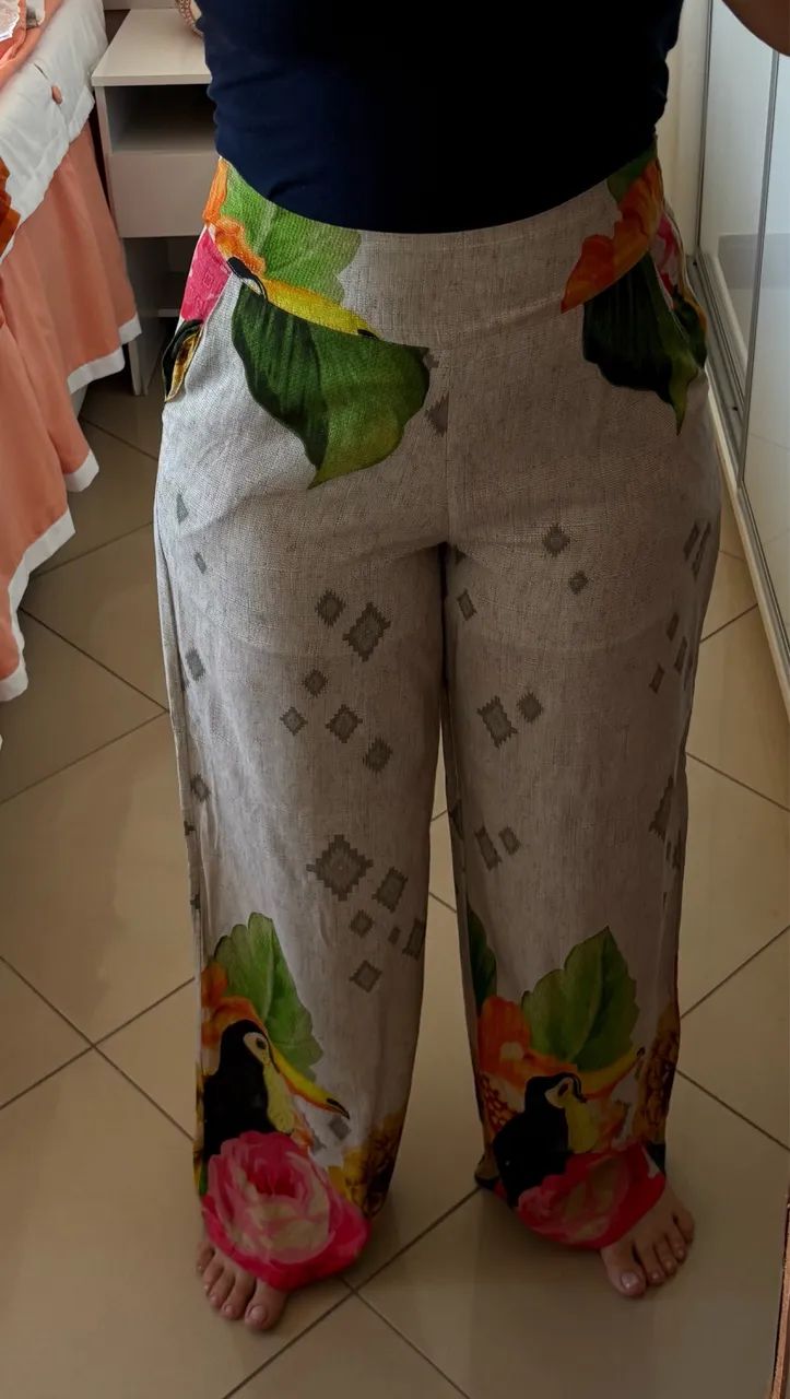 Calça estampada M sem uso 