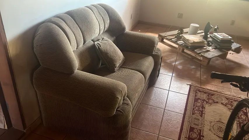 OFERTA: 4 Sofás, 1 grande, 1 médio e 2 pequenos. - Foto 2
