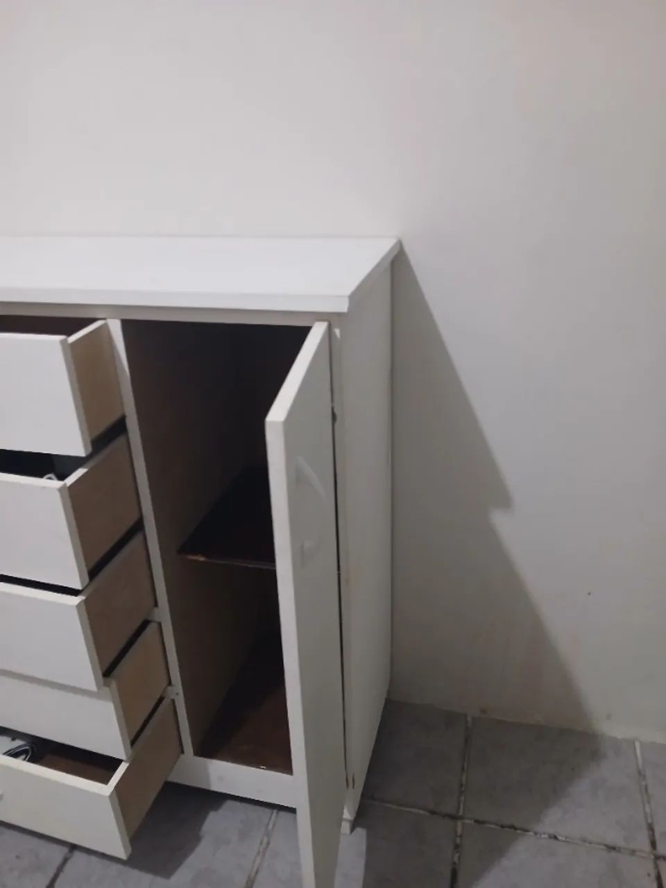 Cômoda  grande com 5 cavetas - PARA SAIR LIGEIRO 