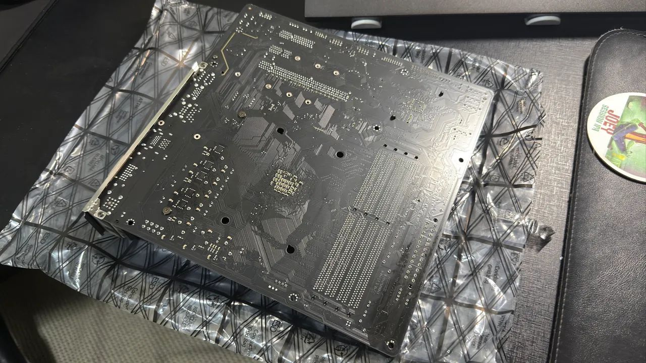 Placa-mãe Gigabyte B550M Aorus Elite com Defeito
