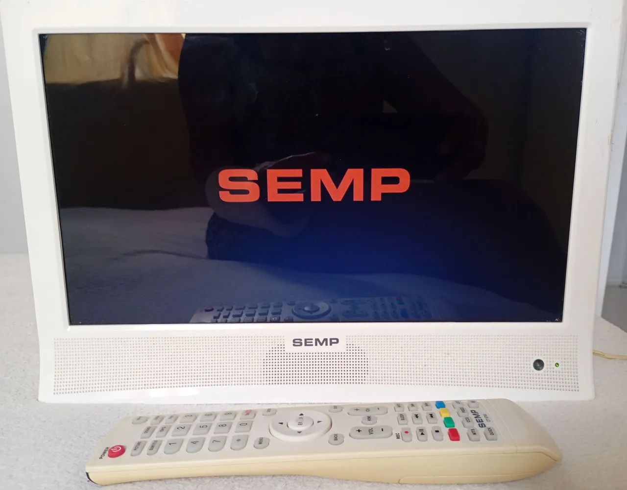 Semp Toshiba TV Portátil com tela LED de 14 Polegadas /perfeita imagem nitidez/ linda - Foto 2