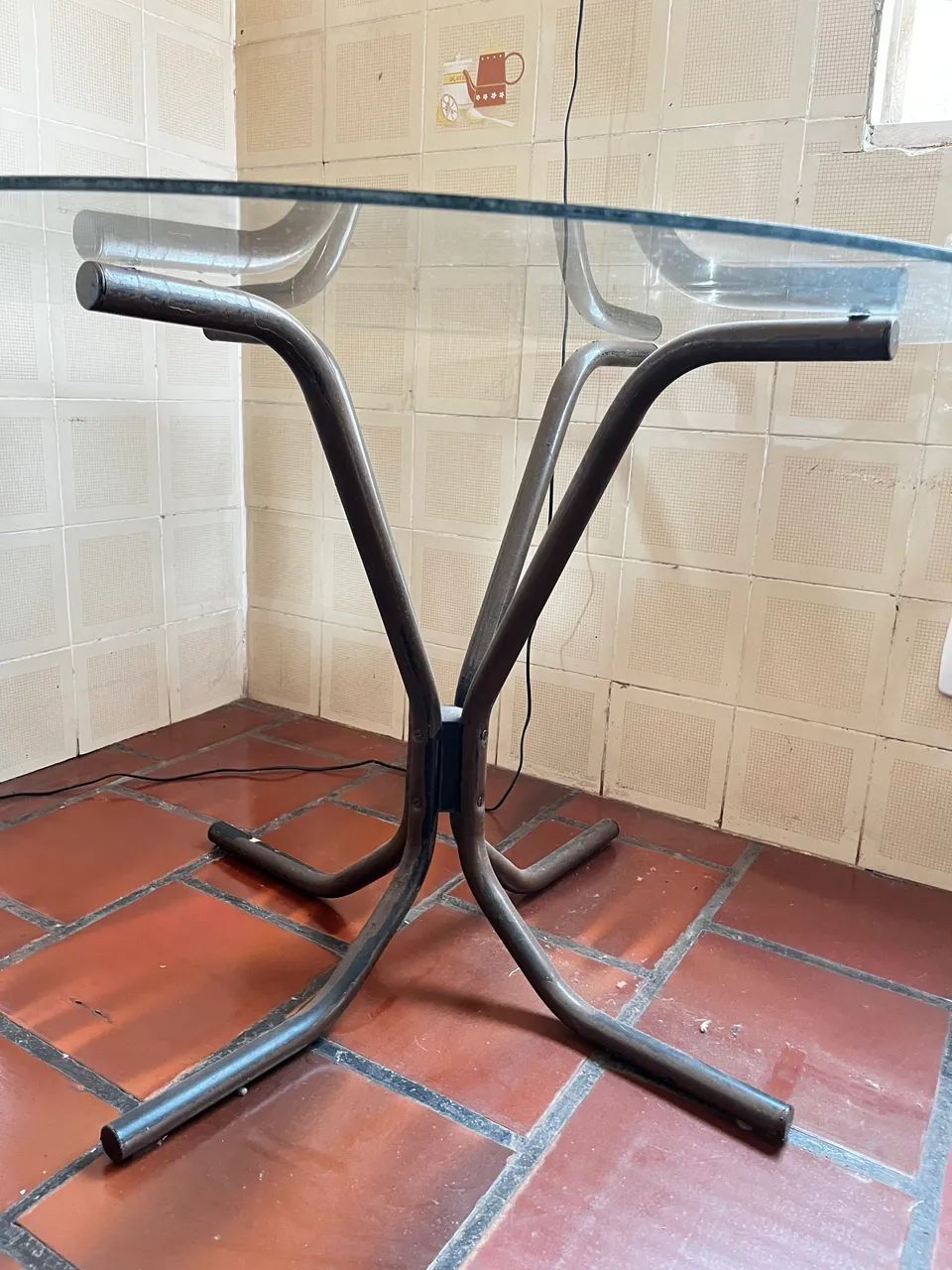 Vendo essa mesa redonda de vidro (usada) - Foto 5