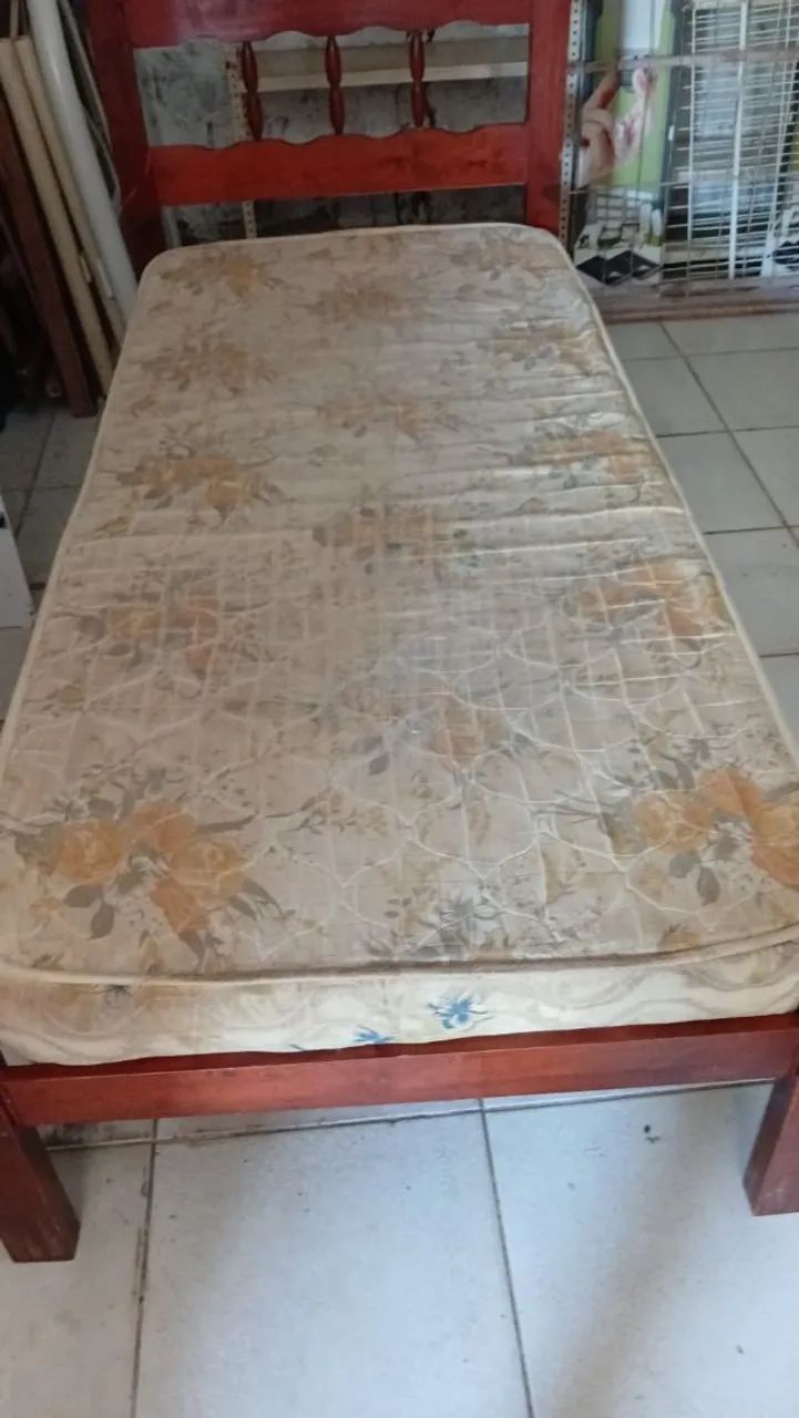 Cama de solteiro em madeira maciça  - Foto 4