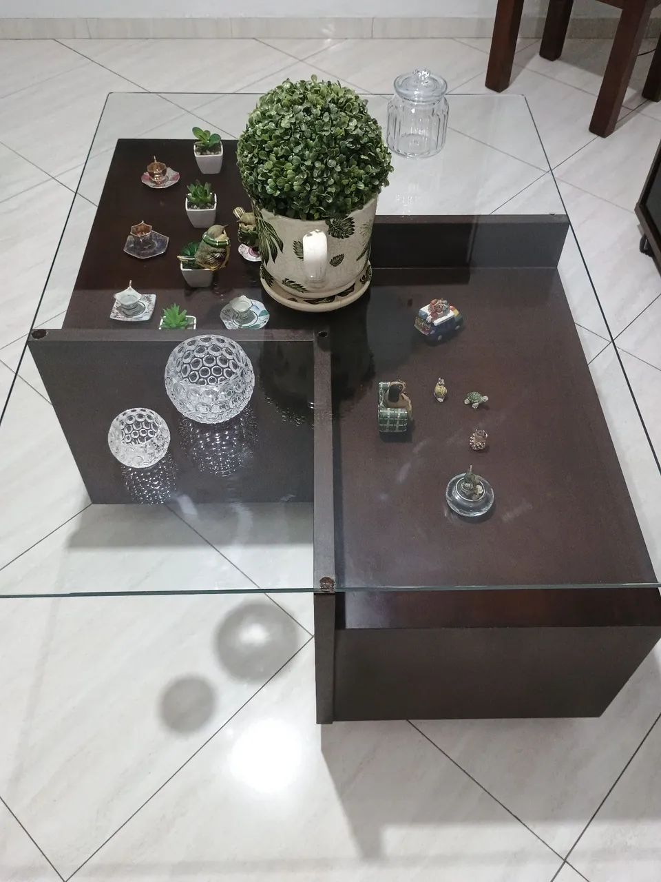 Mesa de centro com tampo de vidro
