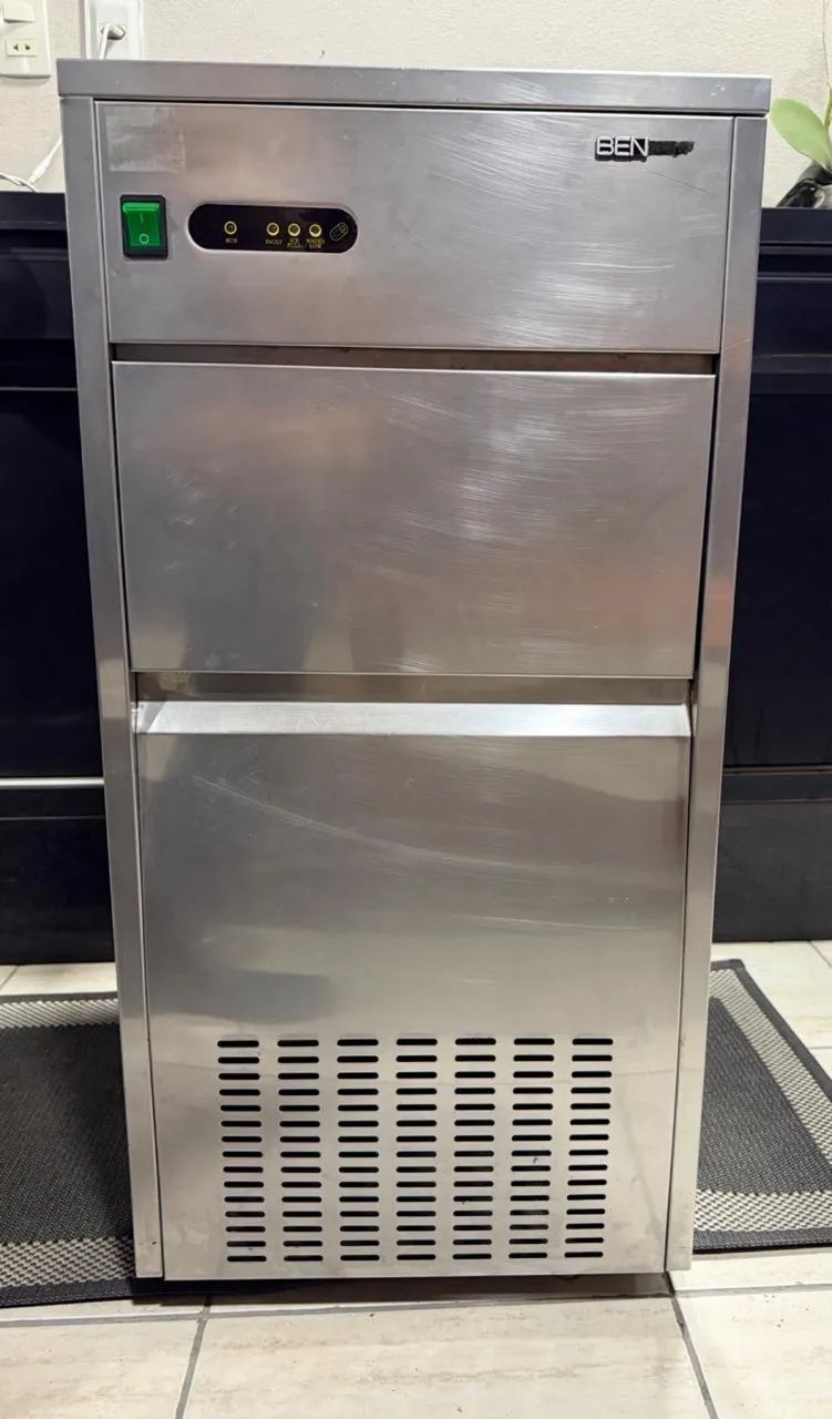 Máquina de gelo 50kg 220v - Benmax