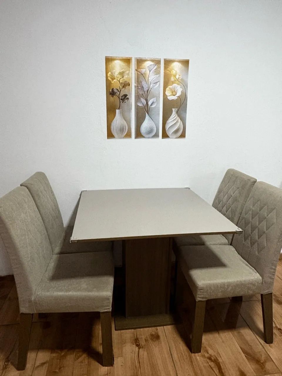 Mesa com 4 cadeiras