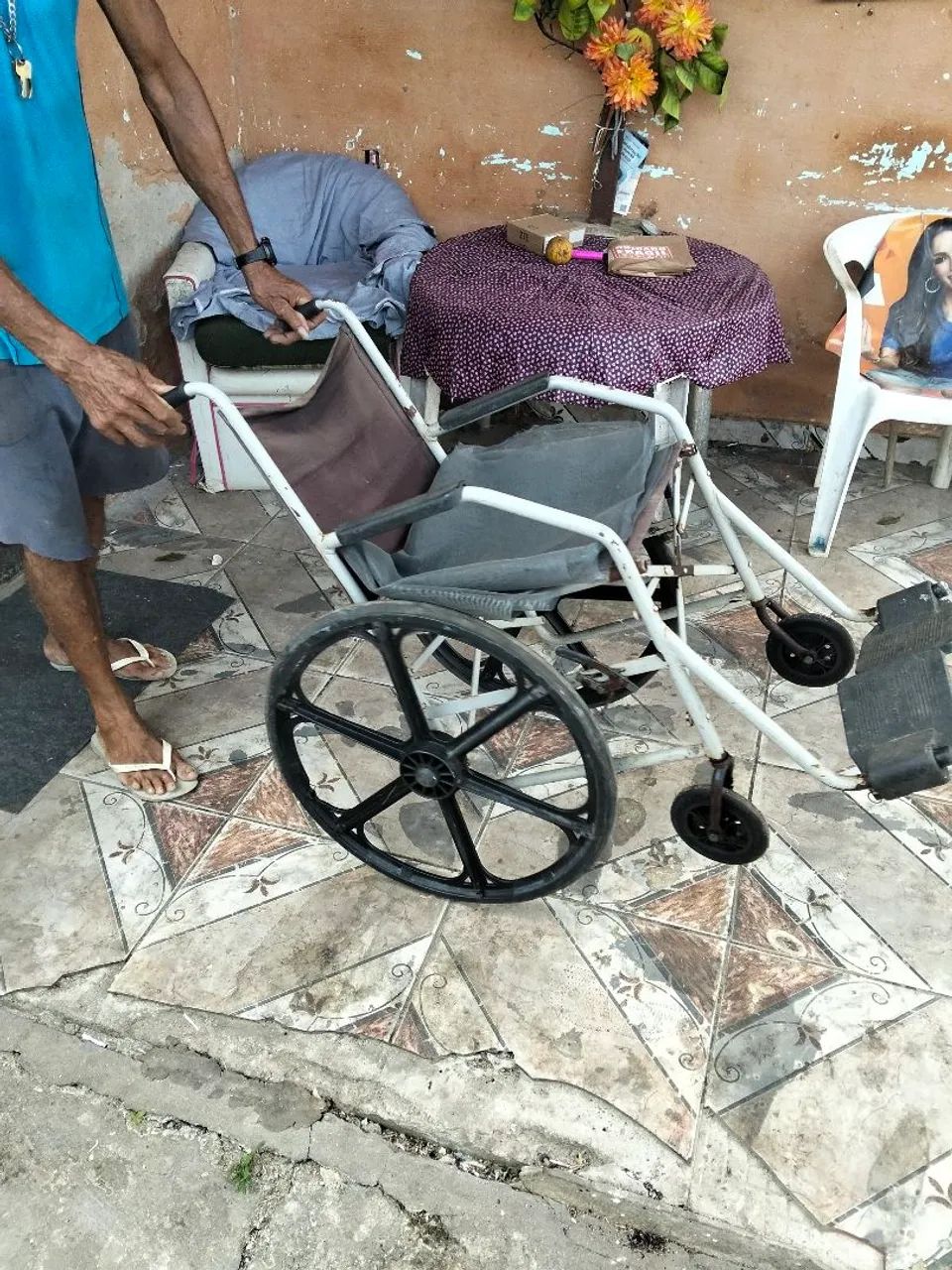 Vendo cadeira de rodas  - Foto 2