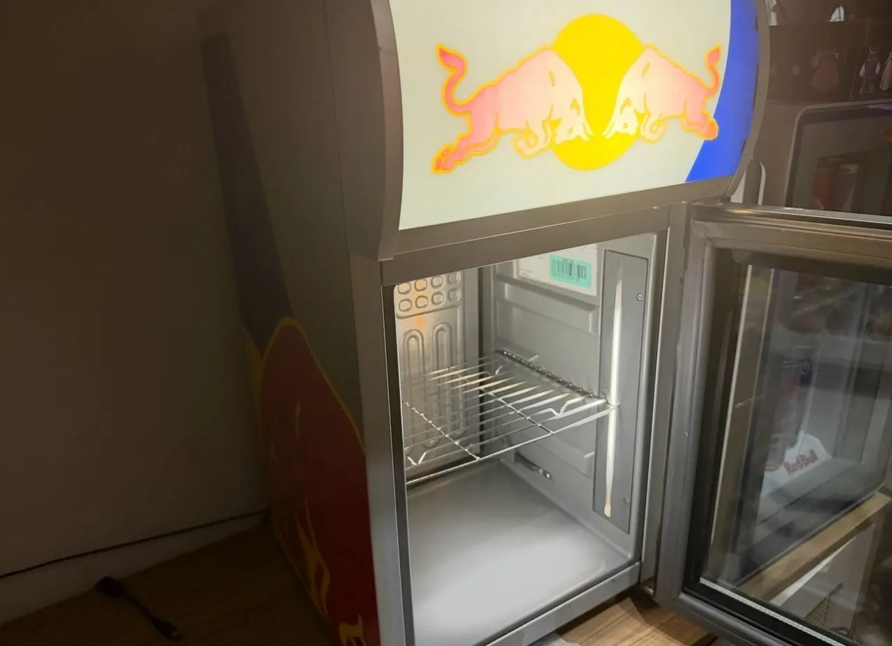 Frigobar Redbull