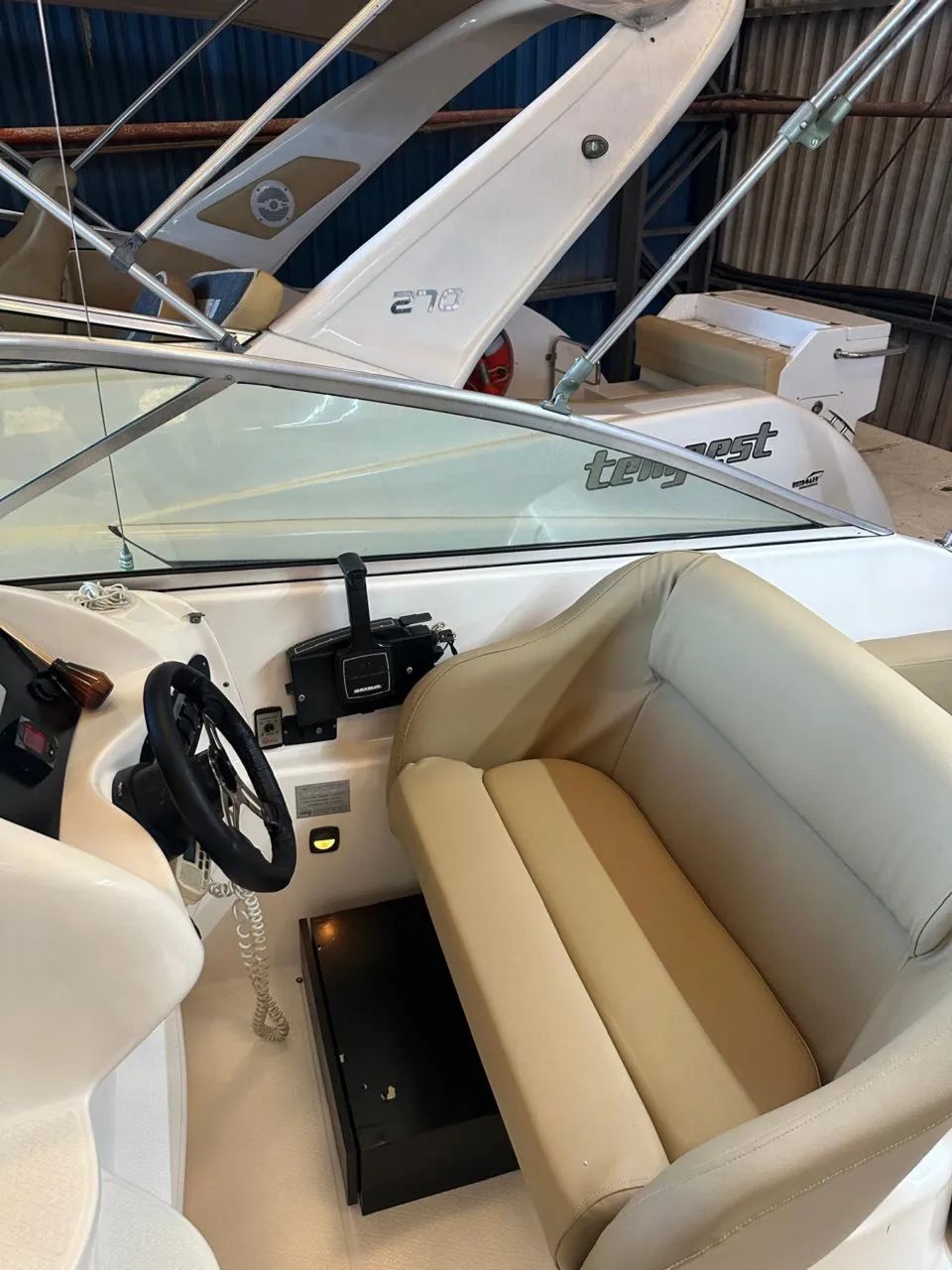 Lancha TRITON 260 - Impecável  - Foto 10