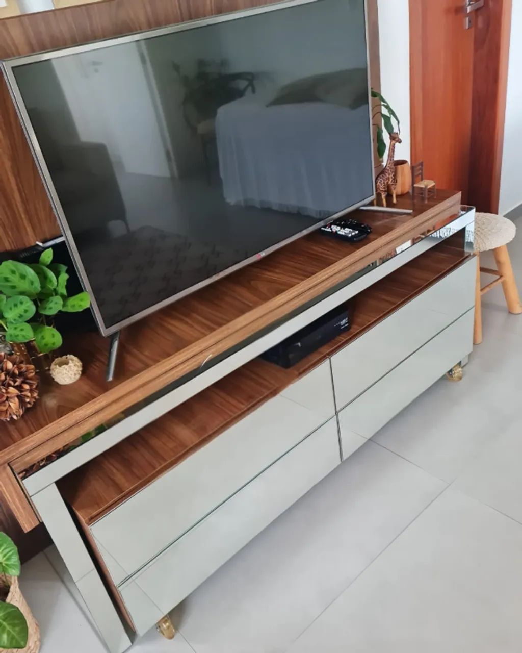 Excelente móvel para sala de estar, versátil e moderno, com design exclusivo. - Foto 3
