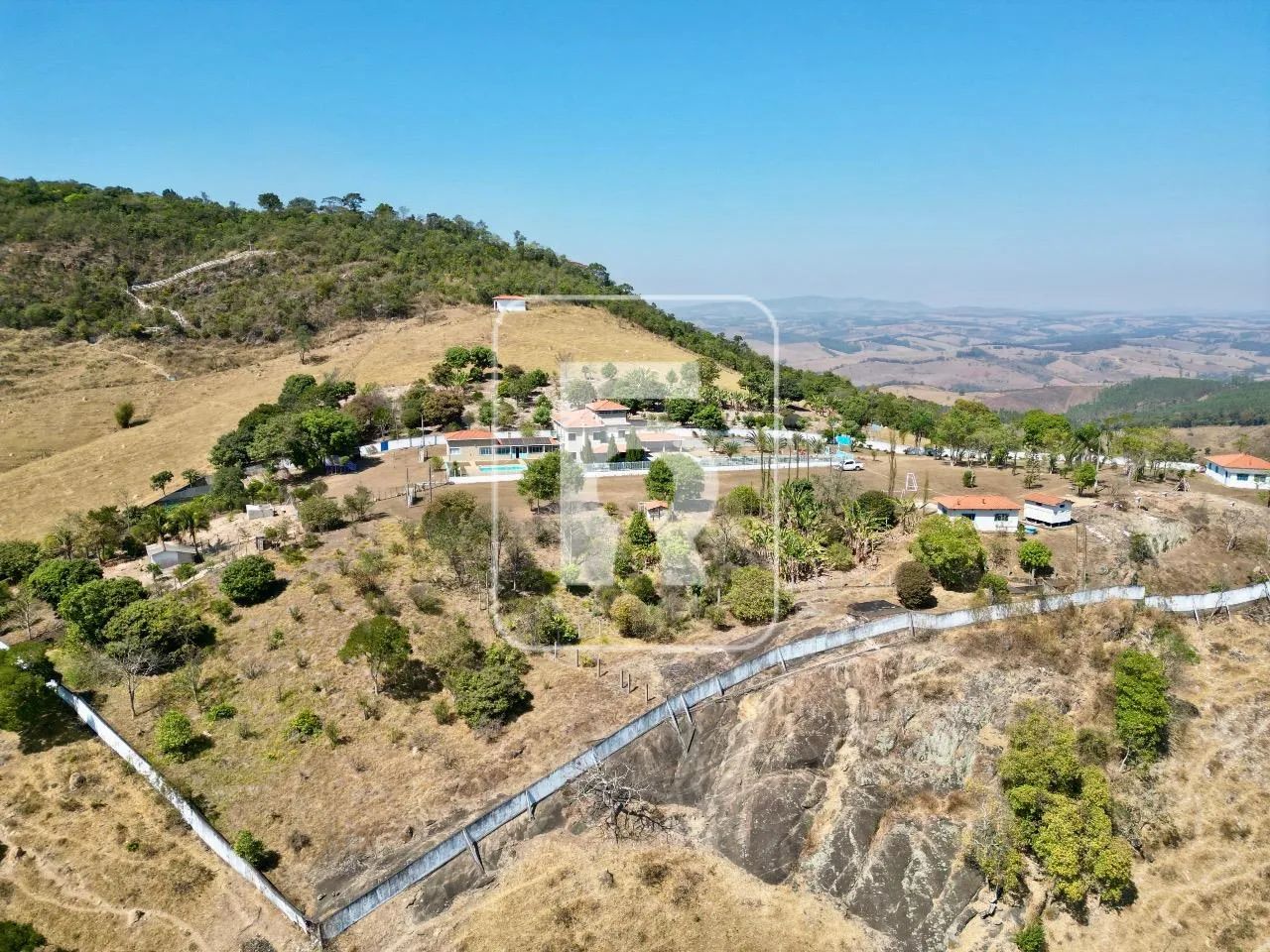 Fazenda à venda, 8 quartos, 3 vagas, Centro - Jeceaba/MG