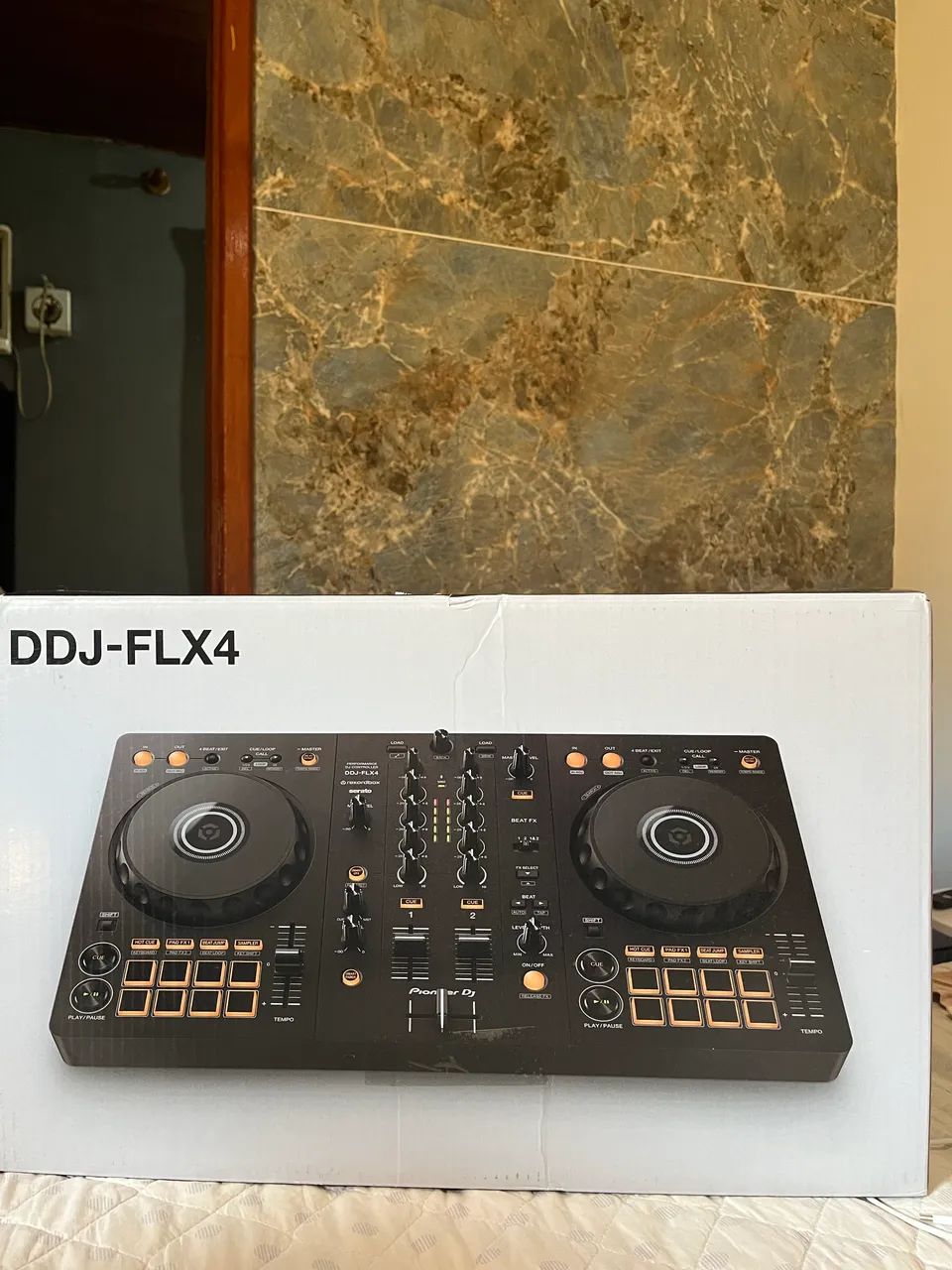 Controladora Ddj Flx4+ Hard Case MUITO NOVA - Foto 3