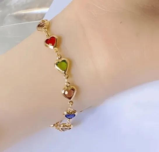 pulseira corações coloridos. dourada. nova! - Foto 3