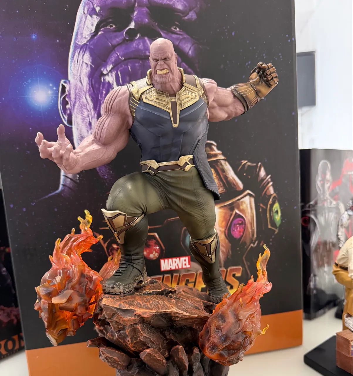 Thanos Guerra Infinita 1/10 Iron Studios com caixa GIGANTE