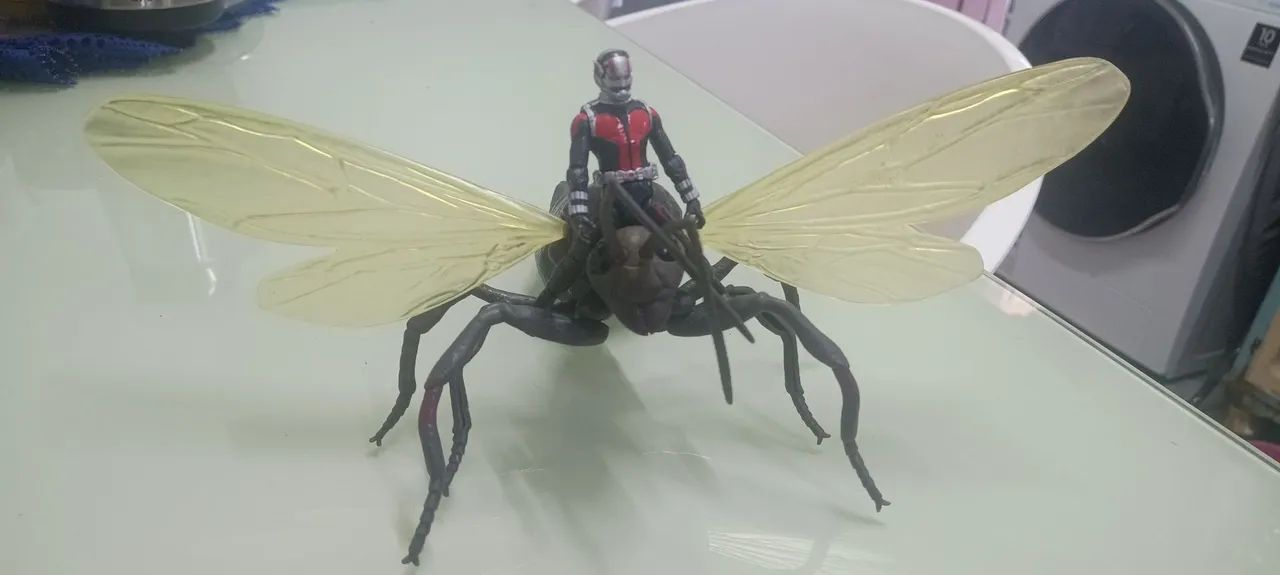 Homem-Formiga e formiga voadora  ( Hasbro) 