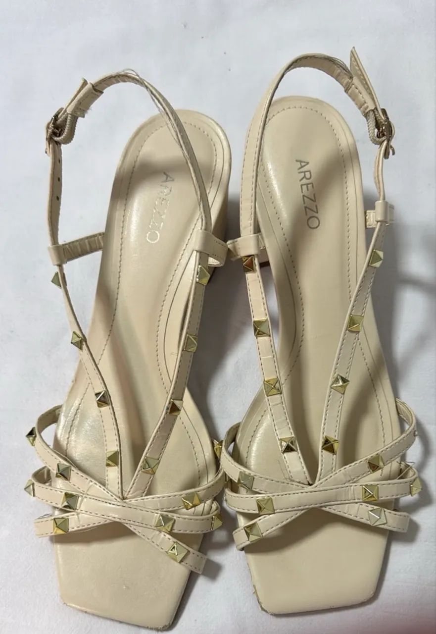 Sandália Salto Bloco Amarração Studs Arezzo - Off-White - Foto 2