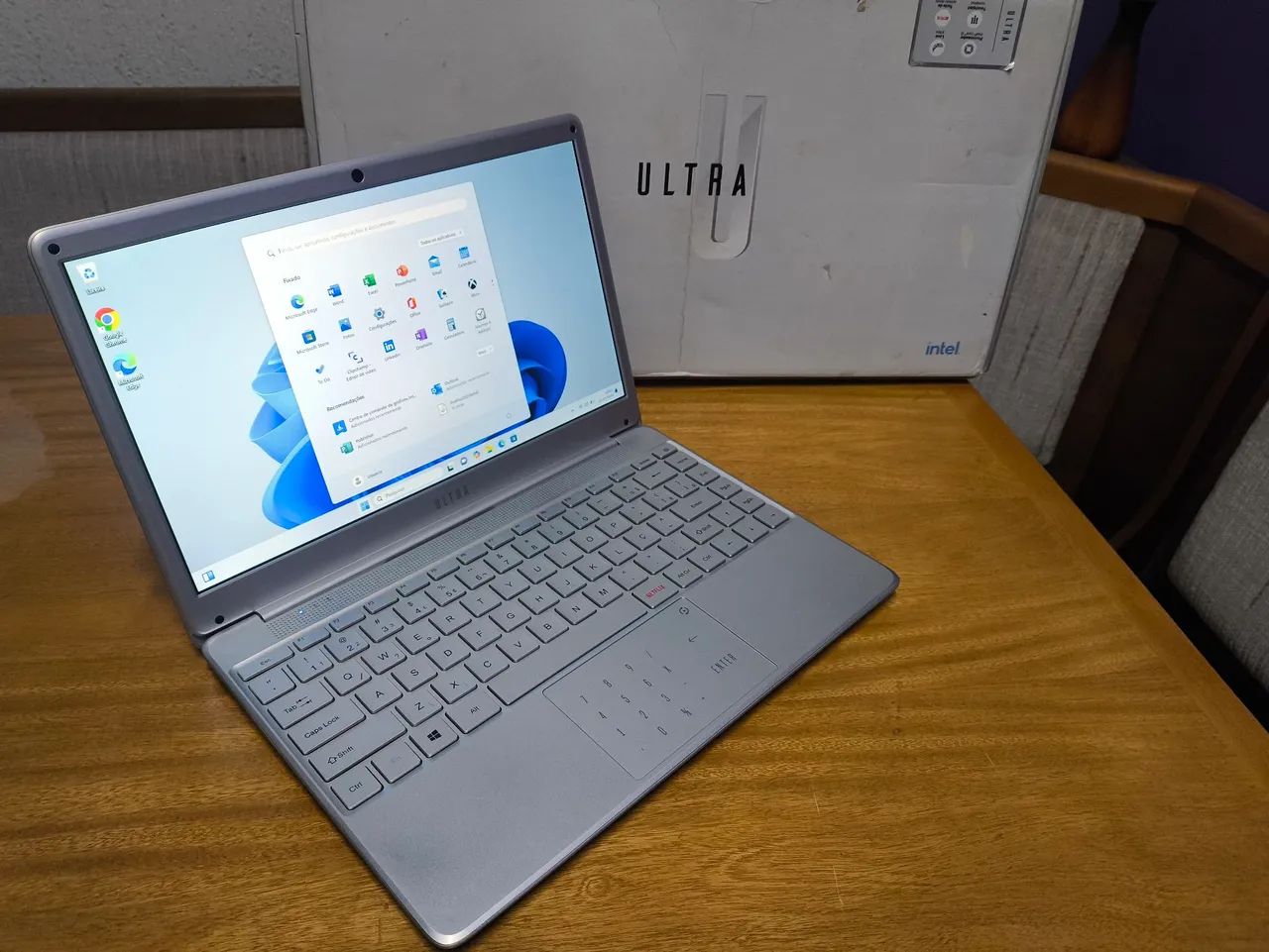 Notebook ultra i3 -7th, com SSD, 4 GB de RAM, windows 11, ótimo estado