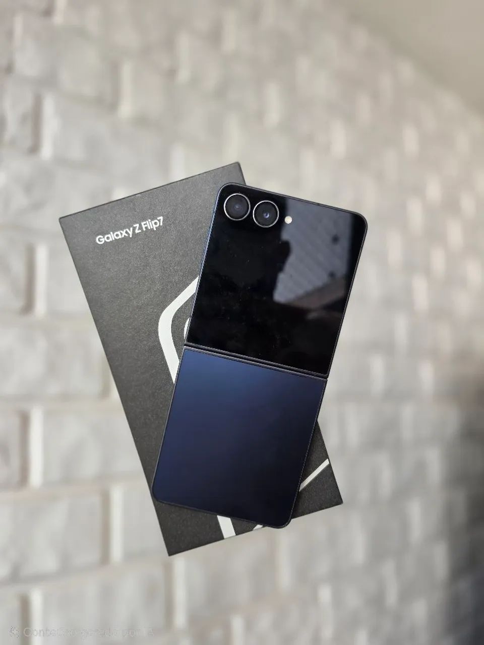 Galaxy Z Flip7 - Semi Novo - NEGOCIÁVEL. 
