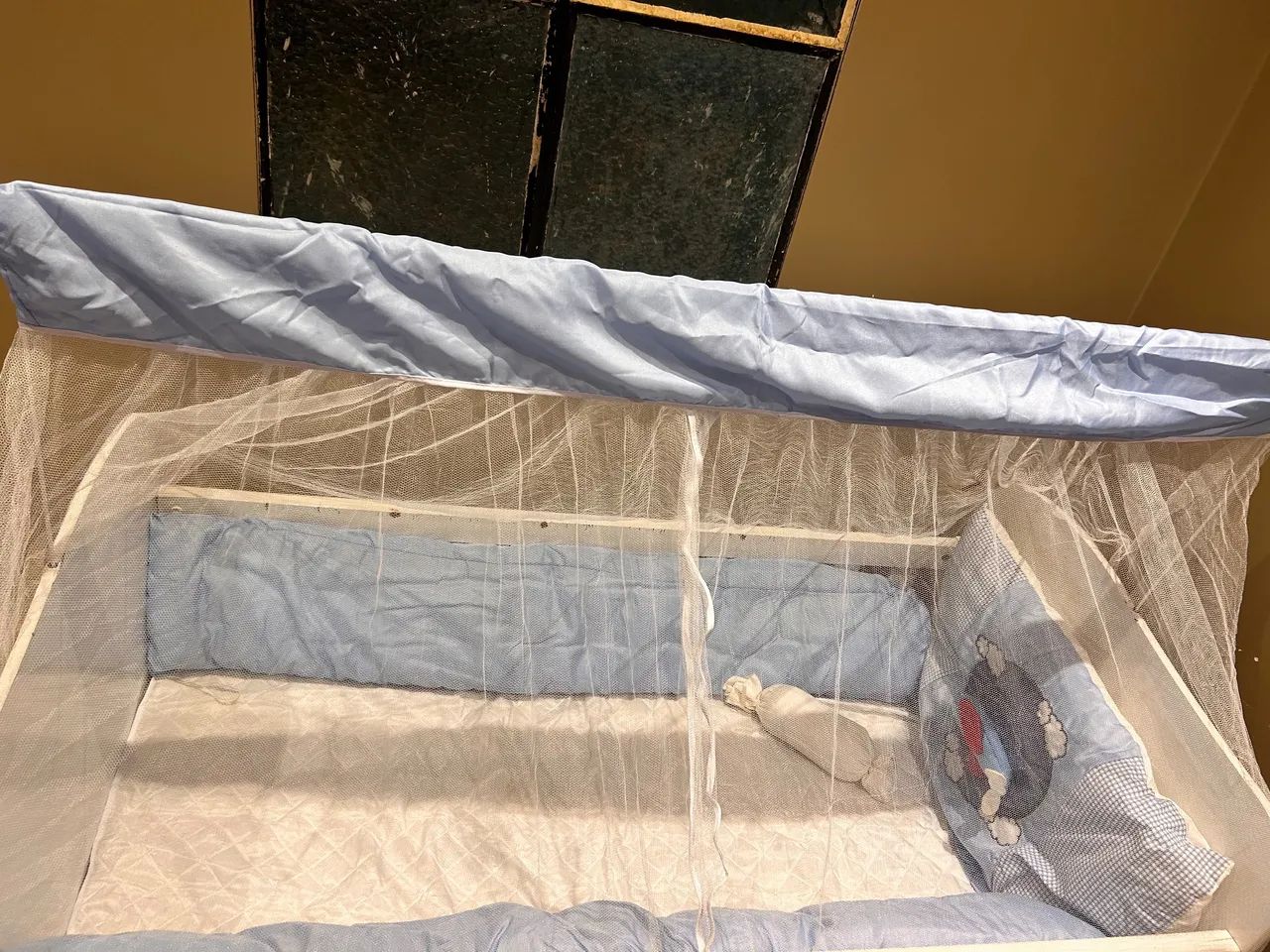 Vendo berço 4 em 1 com colchão e kit berço completo - Foto 5