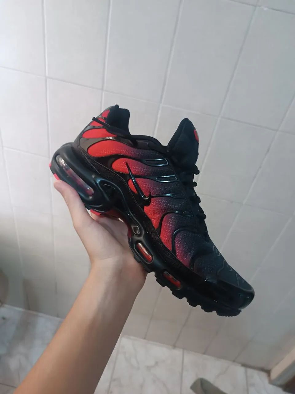 TN AIR MAX COR DIFERENTE 