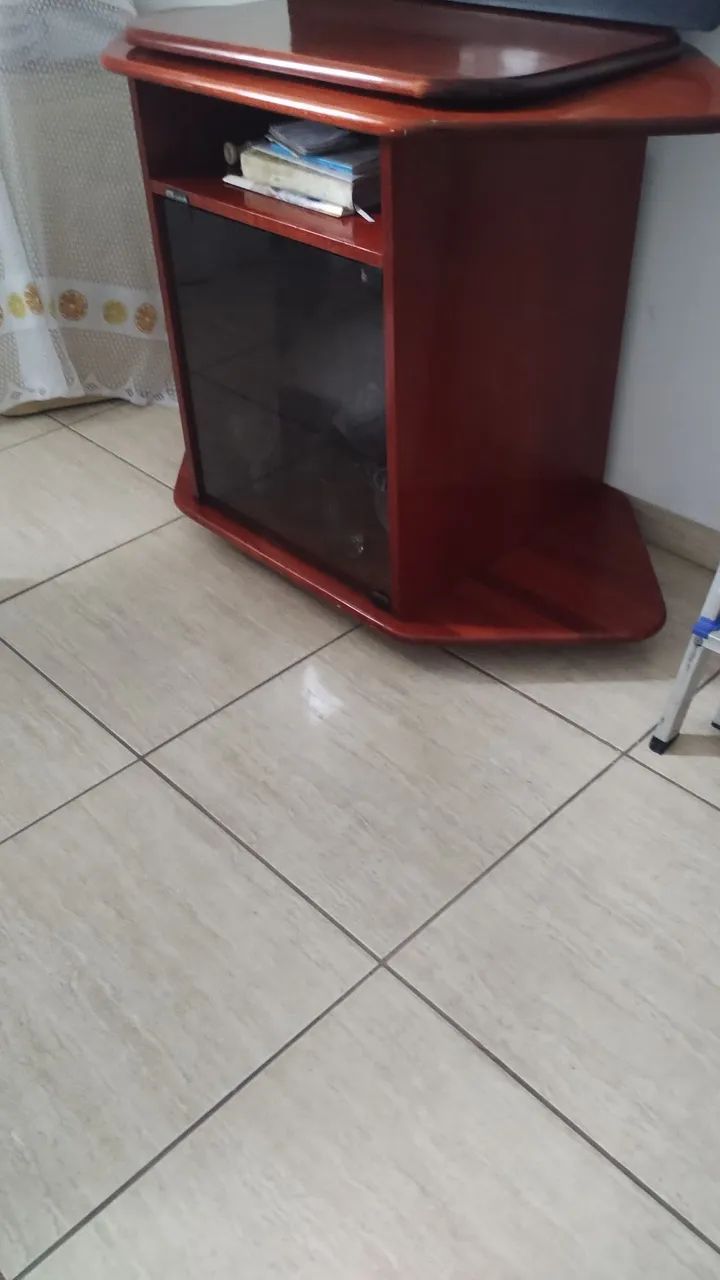 Rack pequeno de madeira maciça 