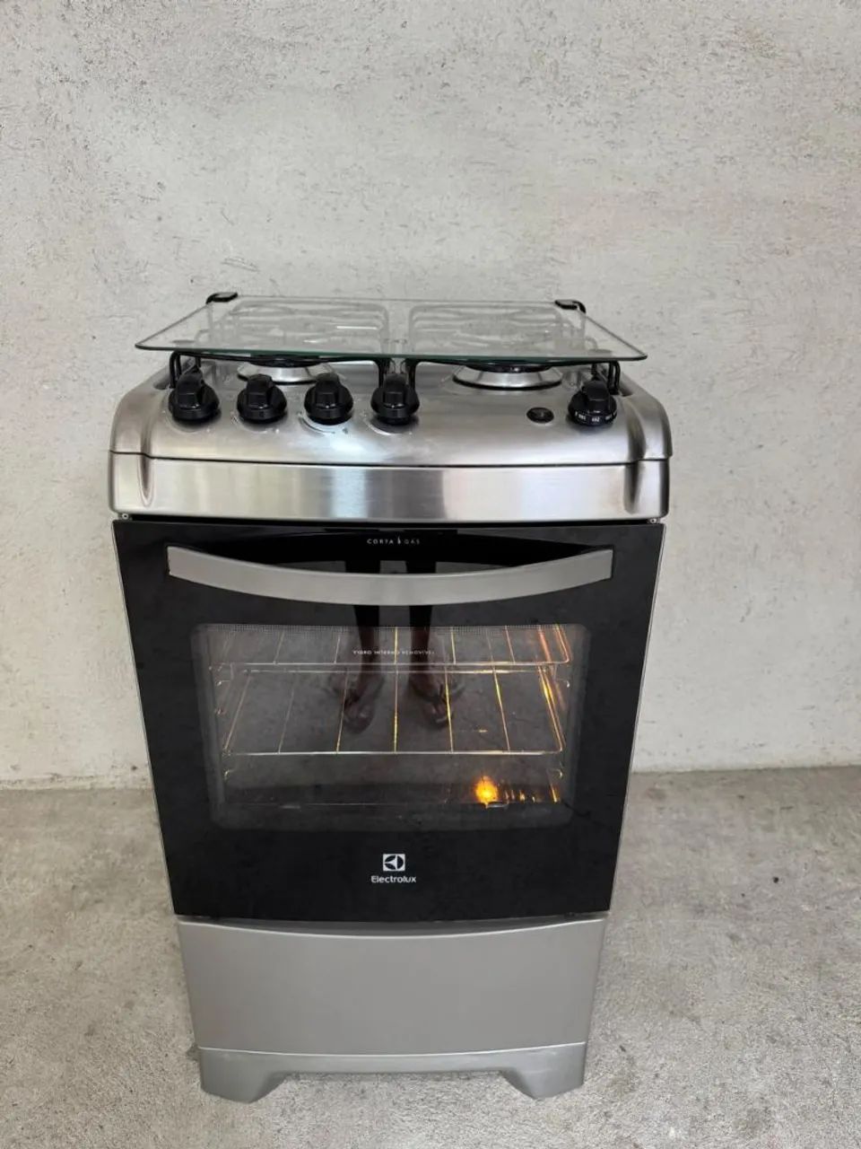 VENDO UM LINDO FOGÃO DA MARCA ELECTROLUX INOX PARCELO NO CARTÃO DE CRÉDITO  - Foto 4