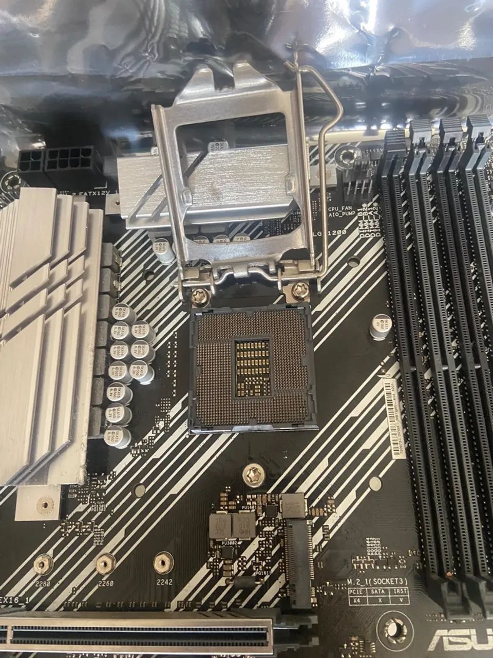 Placa mãe Asus Prime z490m Plus (Com defeito) - Foto 3