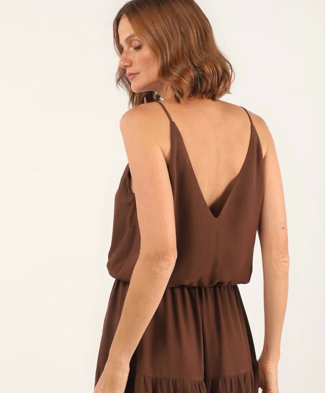  Vestido midi amplo acinturado decote V - Marrom - Foto 3