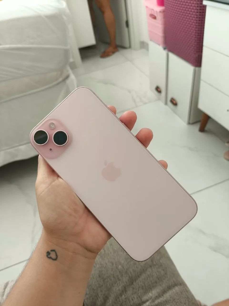 iPhone 15 plus Rose 128gbBateria 82% - Foto 3