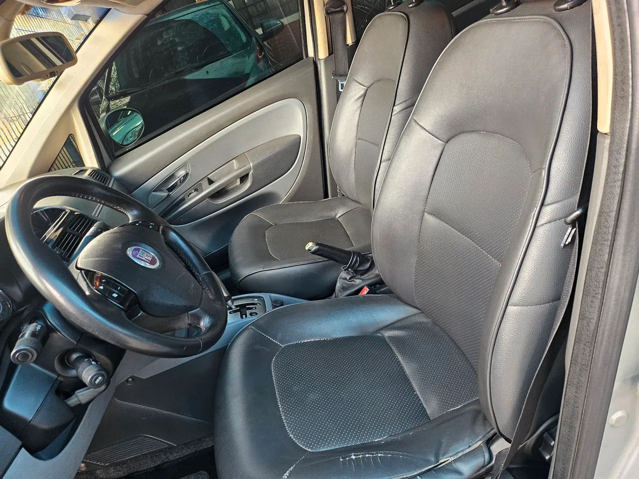 Fiat Linea Absolute 1.9/1.8 Flex Dualogic 4P 2010 - Foto 5