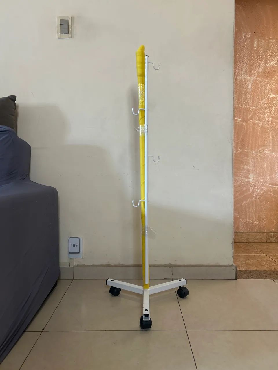 suporte para soro hospitalar
