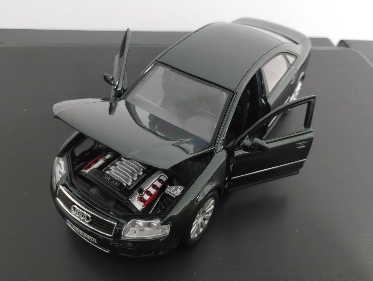 Miniatura Audi A8 1/26 Maisto raridade  - Foto 4