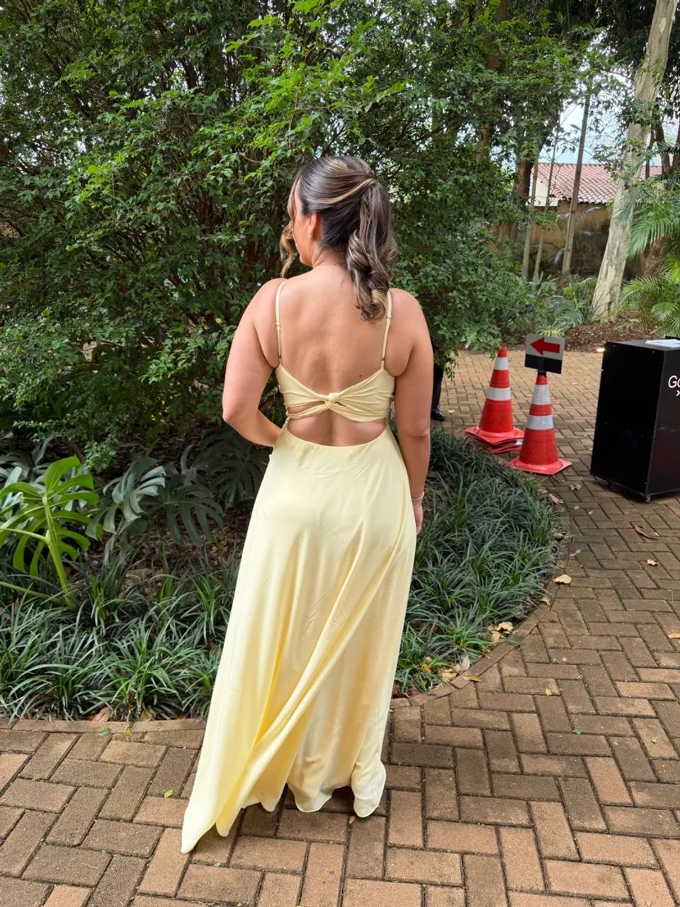 Vestido amarelo veste 40/42 - Foto 2