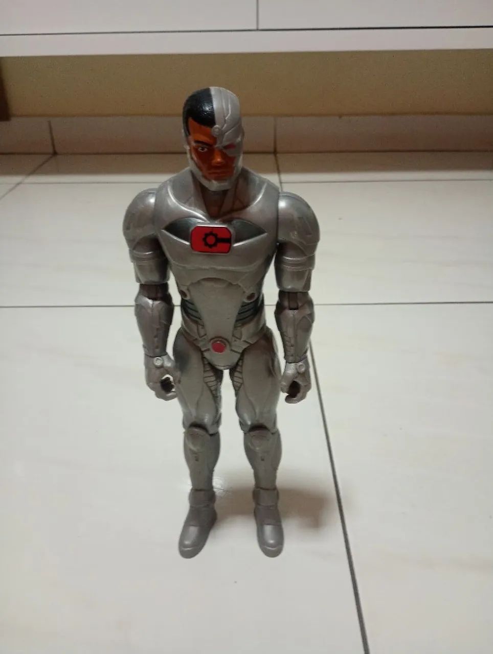 Boneco Cyborg articulado 30cm.