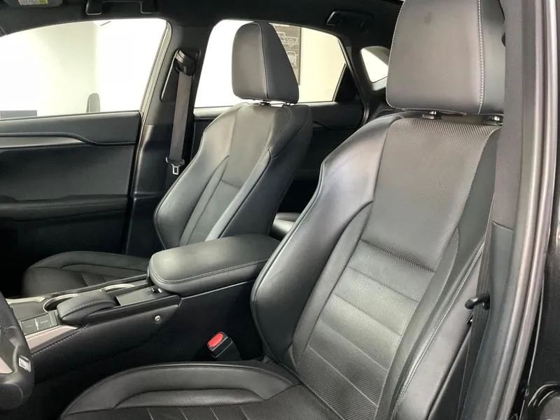 Lexus NX-200t F-sport 2.0 16V 238cv Aut., foto 18 de 19