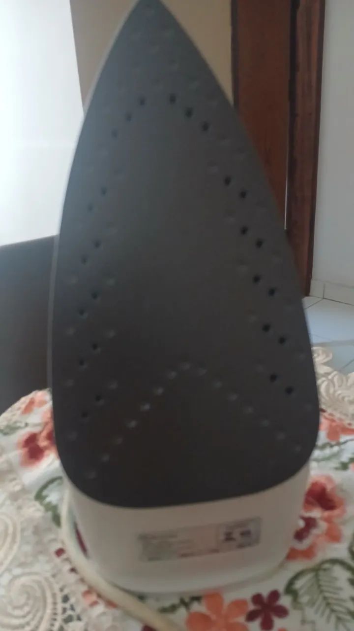 Ferro de passar Electrolux a vapor 220 volts - Foto 4