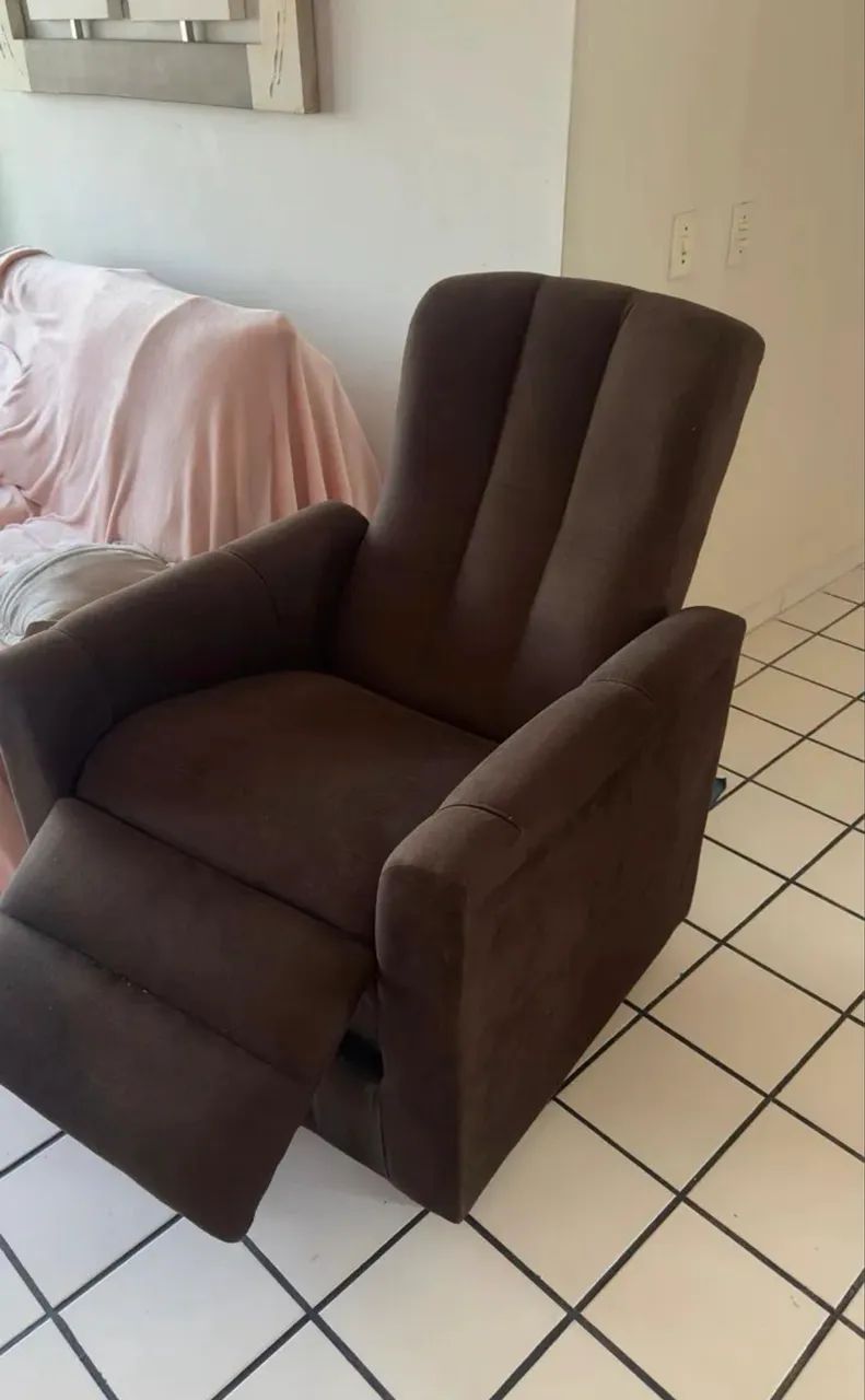 Poltrona reclinável marrom